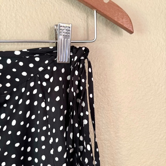 Summersalt Beach to Brunch Polka Dot Wrap Skirt Black White Size Medium - Picture 3 of 7
